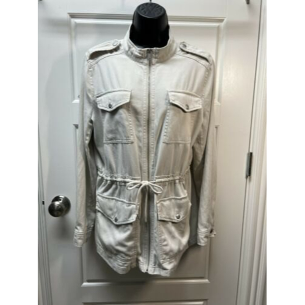 Express Women's Cream Khaki Cargo Jacket - Medium B021